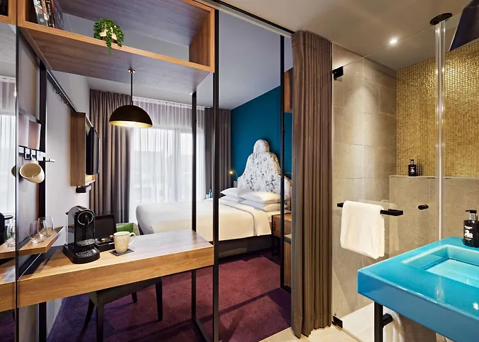 Me And Oberkassel, By Hyatt 4*