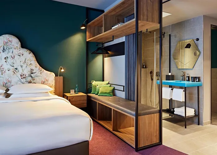 Me And Oberkassel, By Hyatt 4* Düsseldorf