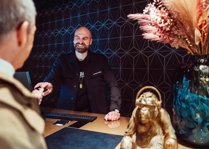 Me And Oberkassel, By Hyatt 4* Düsseldorf