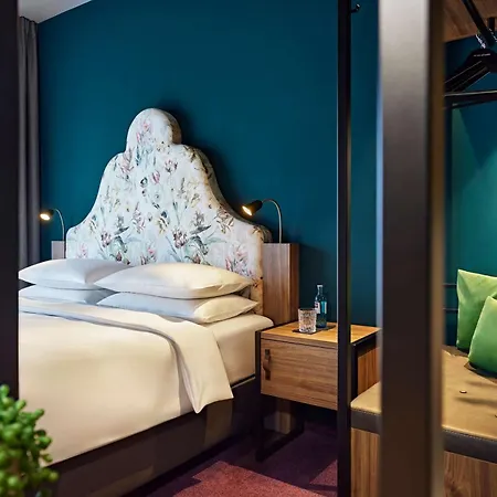 Me And Oberkassel, By Hyatt Otel 4*