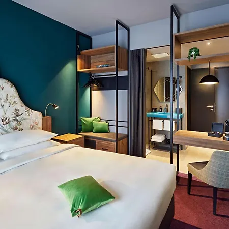 Me And Oberkassel, By Hyatt Otel