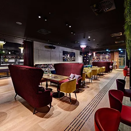 Me And Oberkassel, By Hyatt 4*