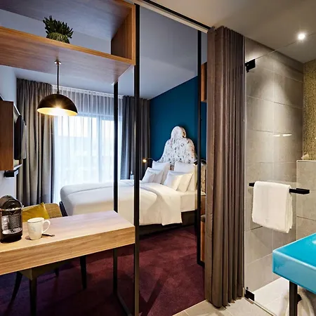 Me And Oberkassel, By Hyatt Otel