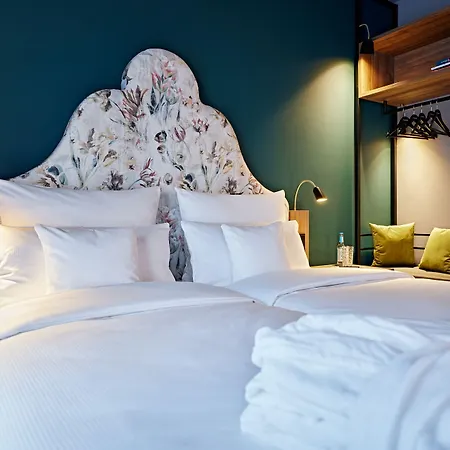 Me And Oberkassel, By Hyatt Otel 4*