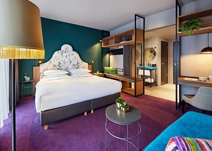 Me And Oberkassel, By Hyatt 4* Düsseldorf