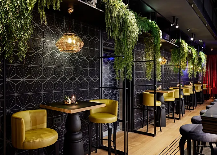 Me And Oberkassel, By Hyatt 4*