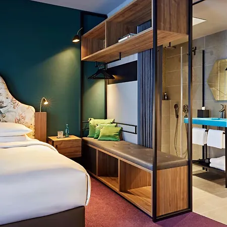 Me And Oberkassel, By Hyatt Ντίσελντορφ